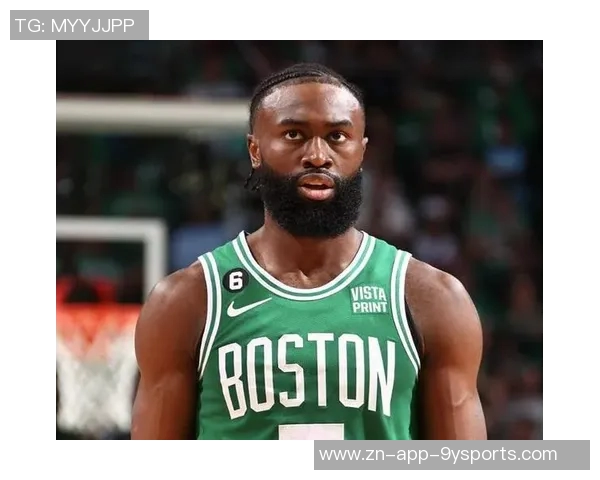 杰伦布朗首节表现抢眼8投5中贡献12分2篮板3助攻助力球队连连得分